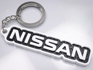 Brelok napis Nissan