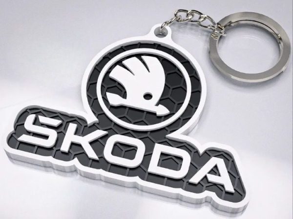 Brelok napis + logo Skoda